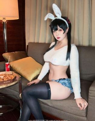 欧美巨胸在线播放一区二区_720免费电视剧